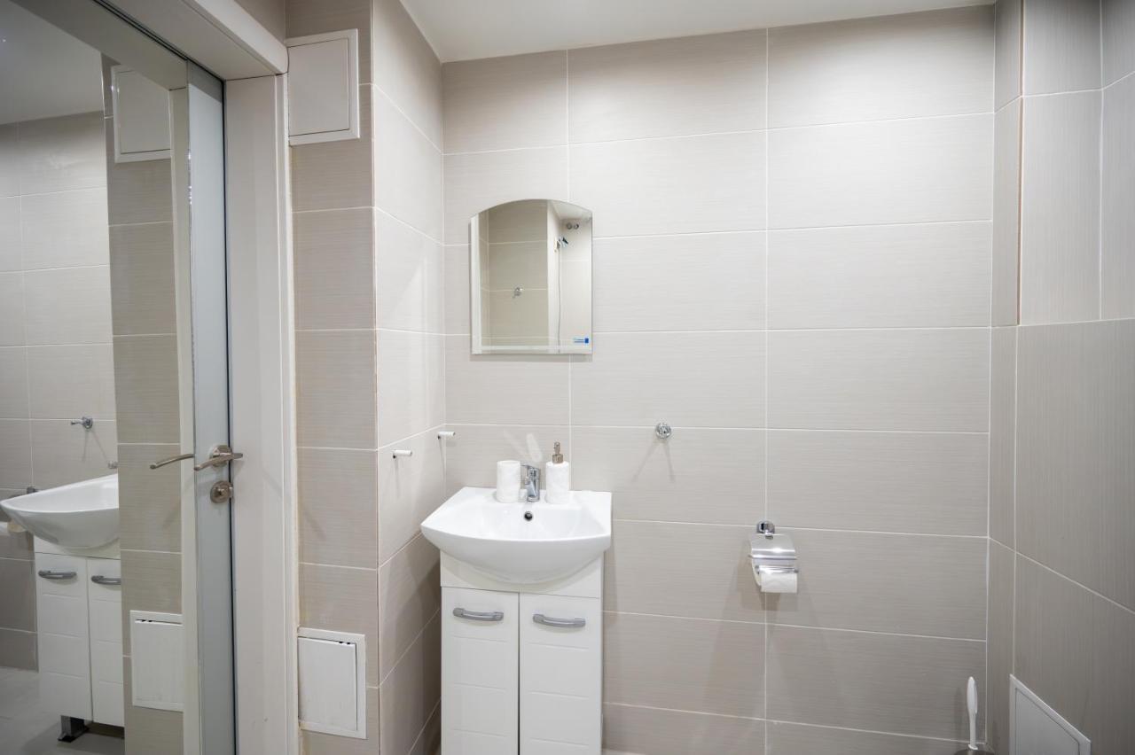 Spacious 1bdr Near city Center