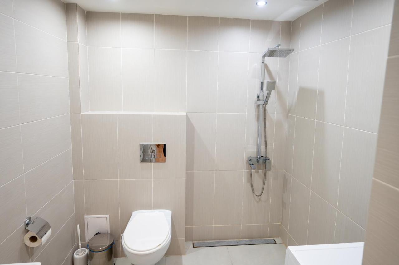Spacious 1bdr Near city Center *